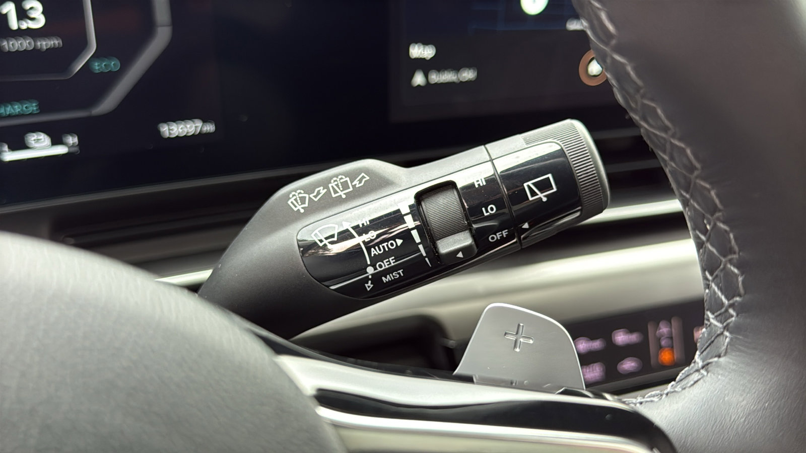 Used 2025 Kia Carnival SX Prestige image 18