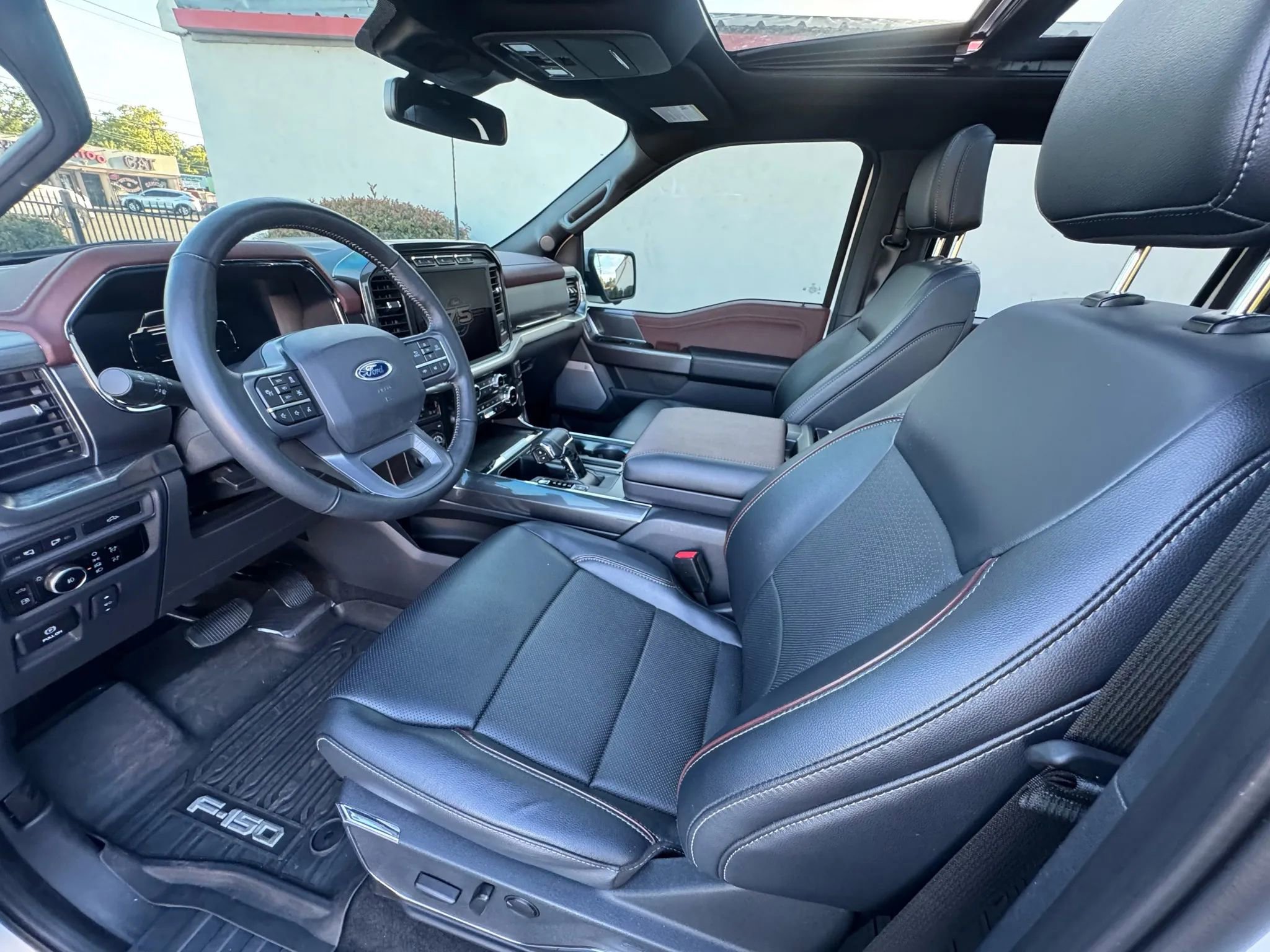 Used 2023 Ford F150 Lariat w/ Max Trailer Tow Package image 11