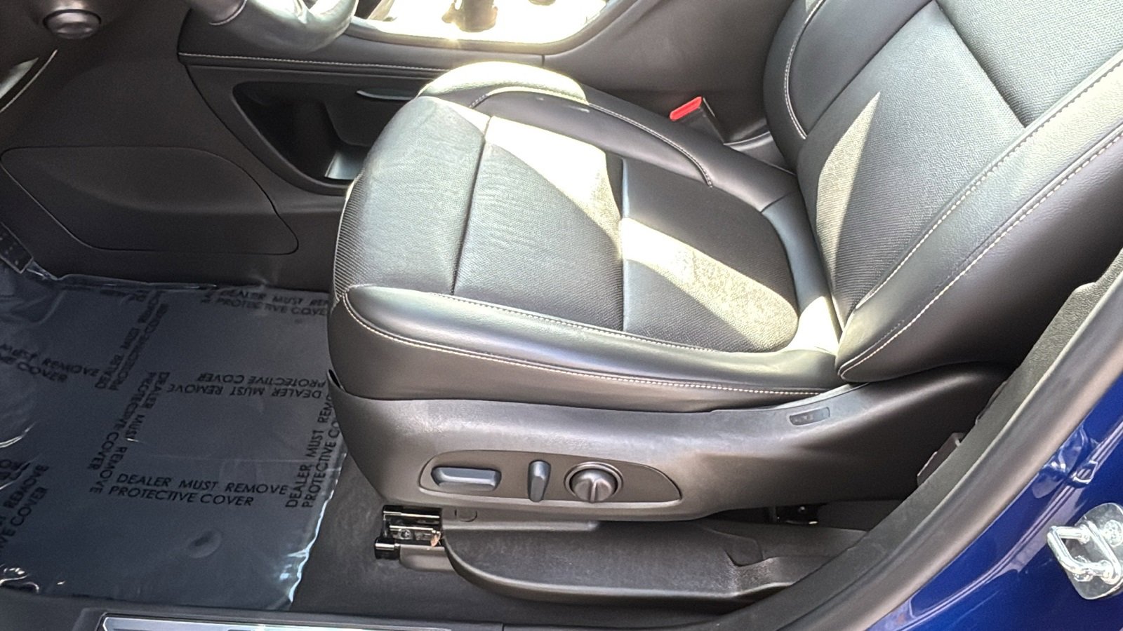 Used 2023 GMC Acadia SLT w/ Technology Package image 26