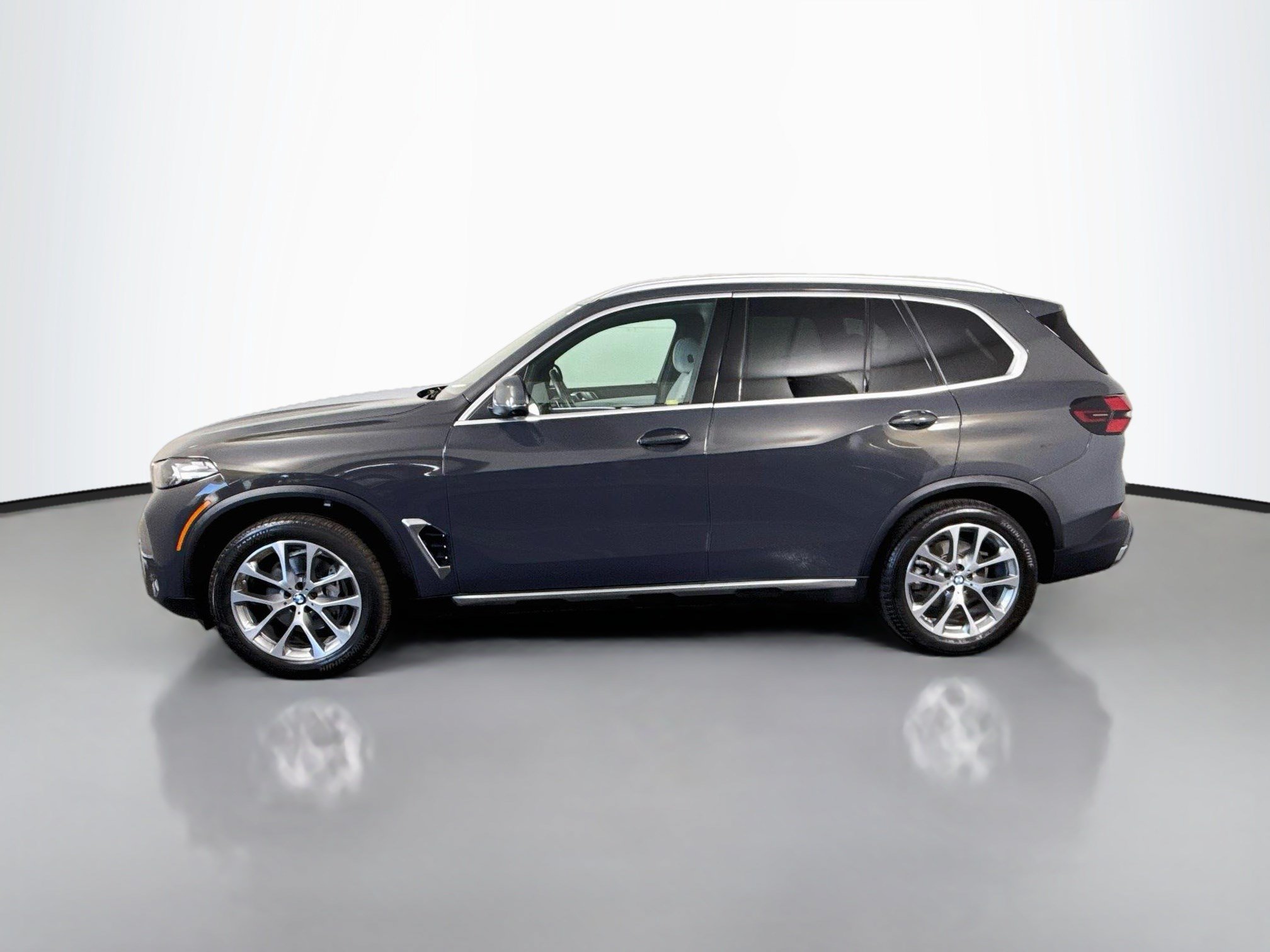 Used 2024 BMW X5 sDrive40i w/ Parking Assistance Package RWD image 6