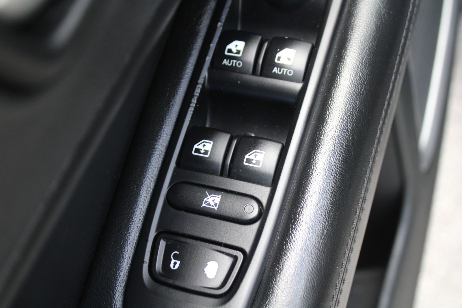 Used 2018 Jeep Compass Altitude image 19