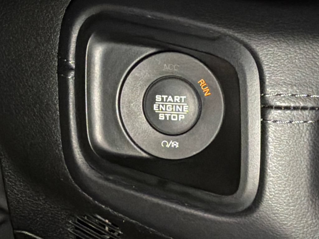 Used 2024 Jeep Wrangler Unlimited Sahara AWD/4WD image 30