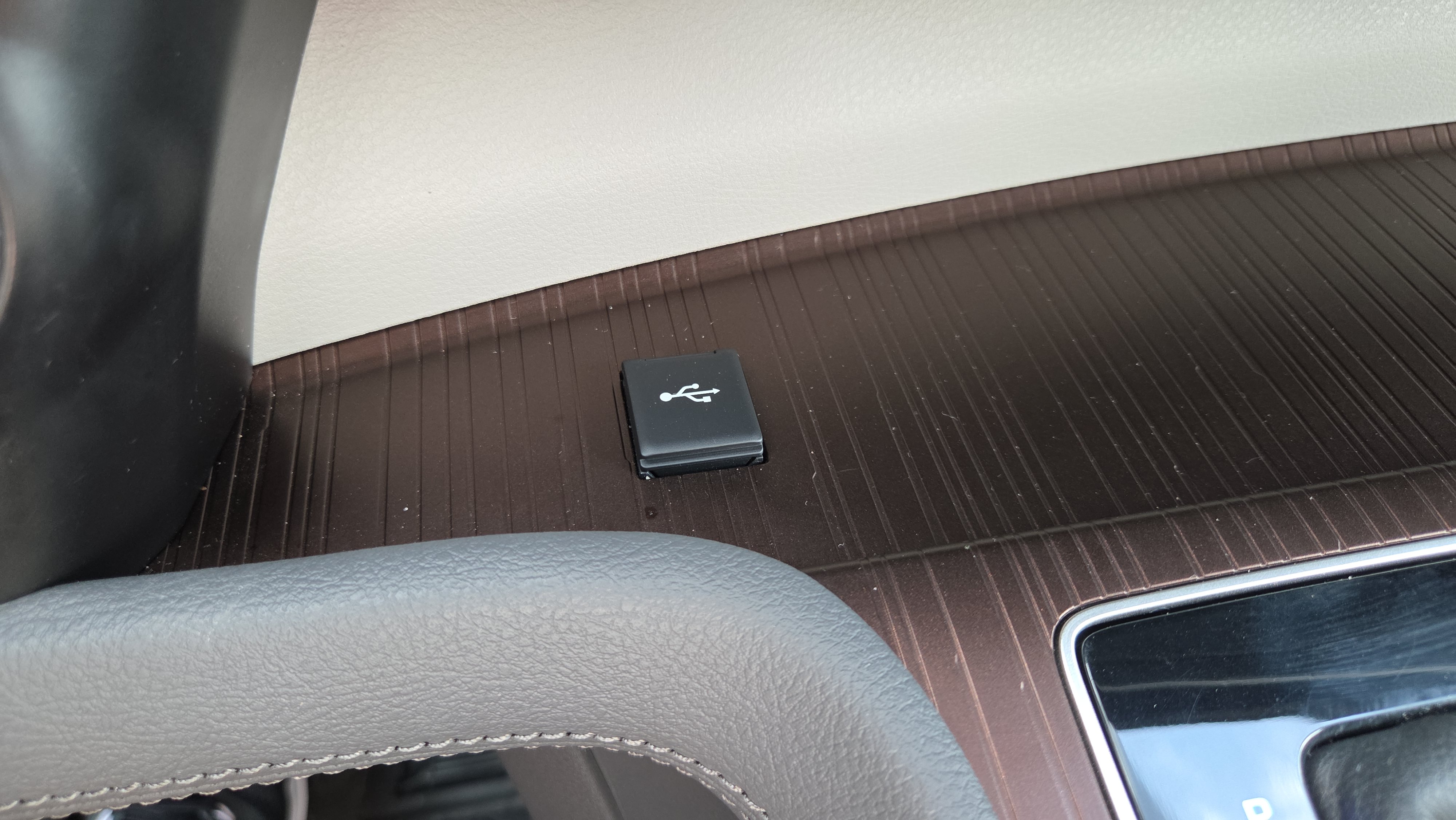 Certified 2024 Toyota Sienna XLE FWD image 27