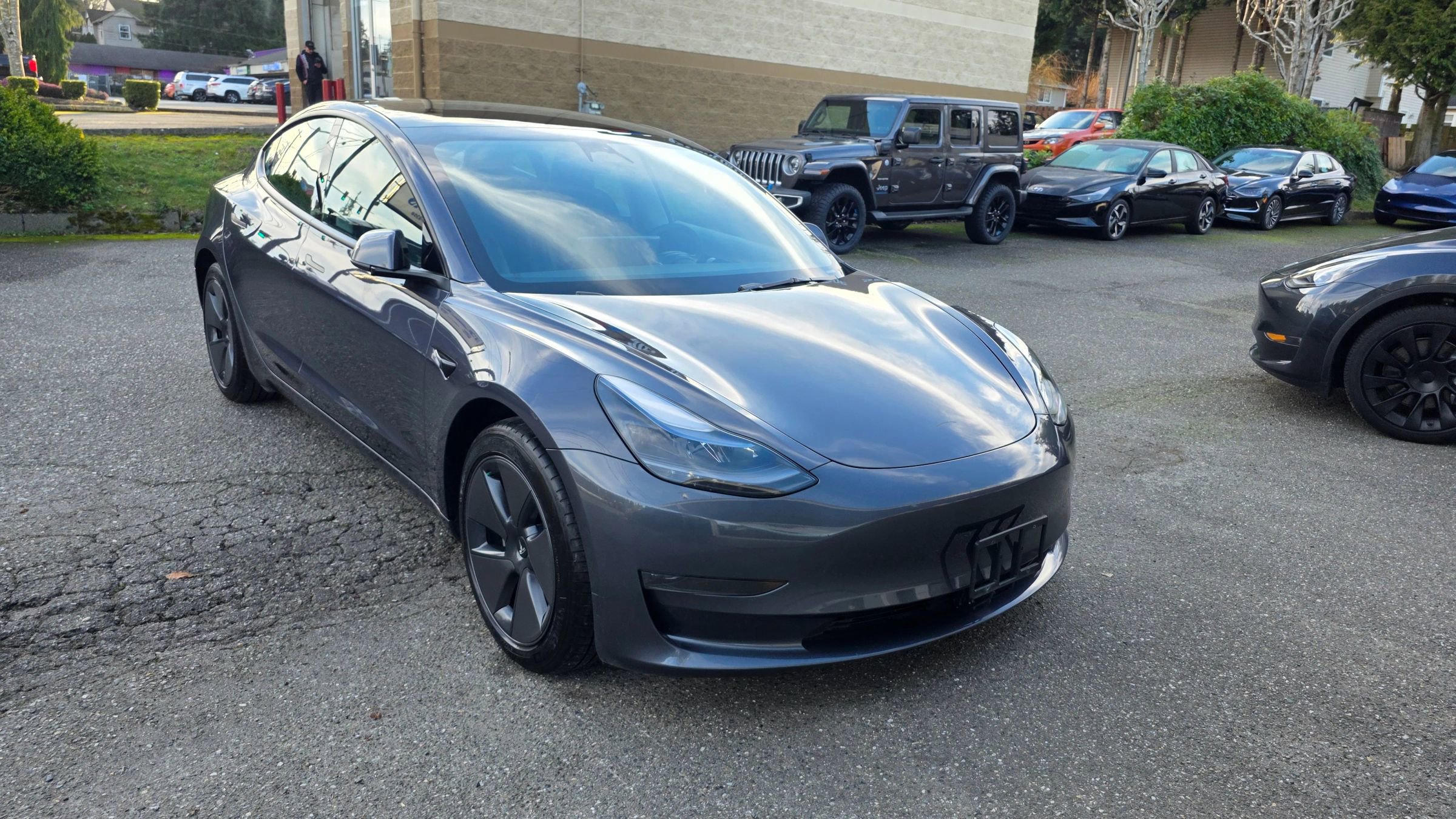 Used 2023 Tesla Model 3 Standard Range image 3