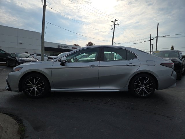 Used 2022 Toyota Camry SE FWD image 4