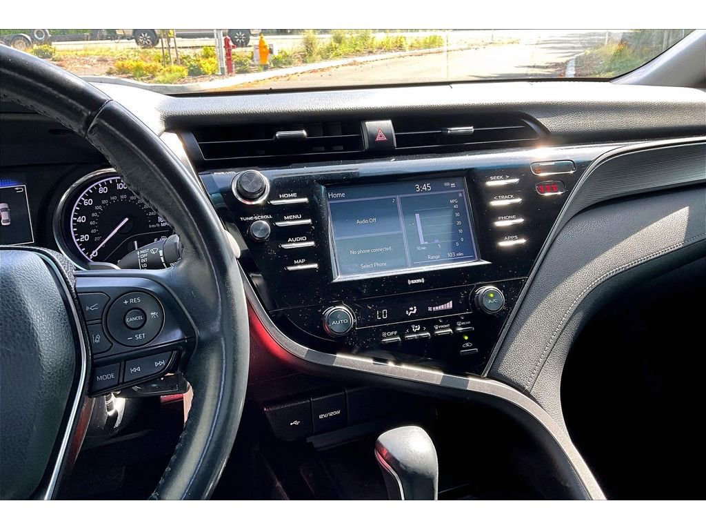 Used 2020 Toyota Camry SE FWD image 6