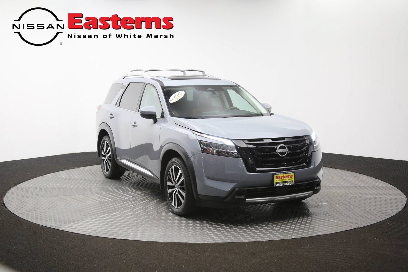 Used 2024 Nissan Pathfinder Platinum w/ Black Appearance Package AWD/4WD image 54
