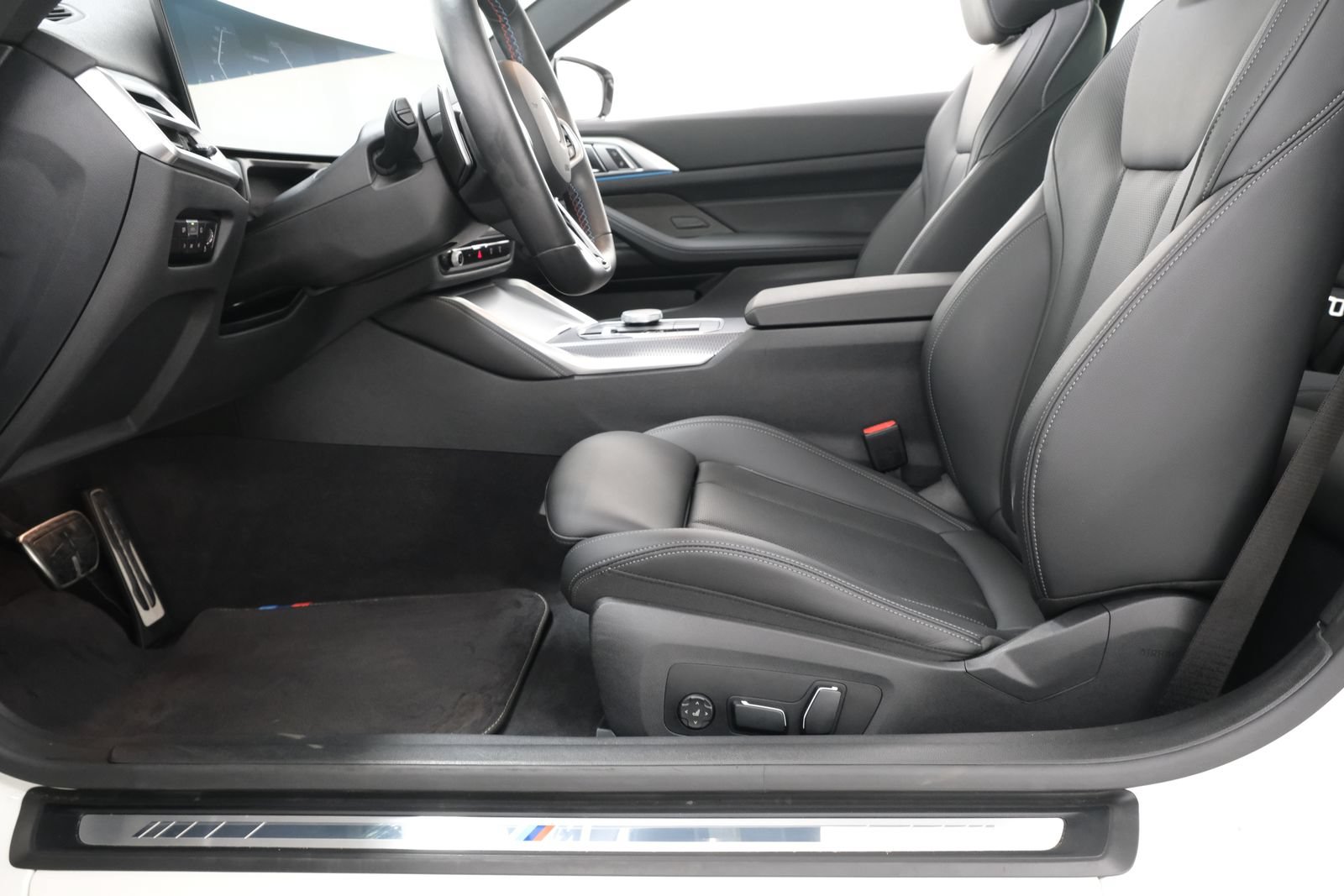 Used 2025 BMW 440i xDrive Coupe w/ Premium Package AWD/4WD image 32