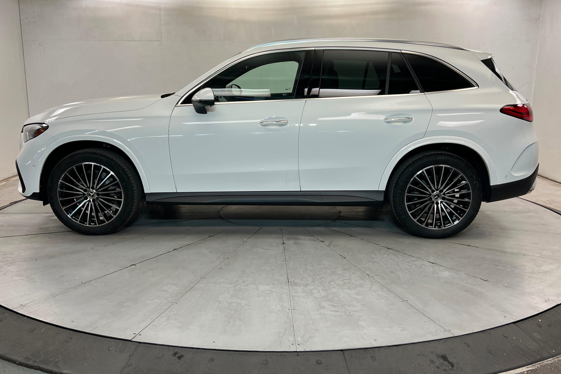 New 2026 Mercedes-Benz GLC 300 4MATIC image 2
