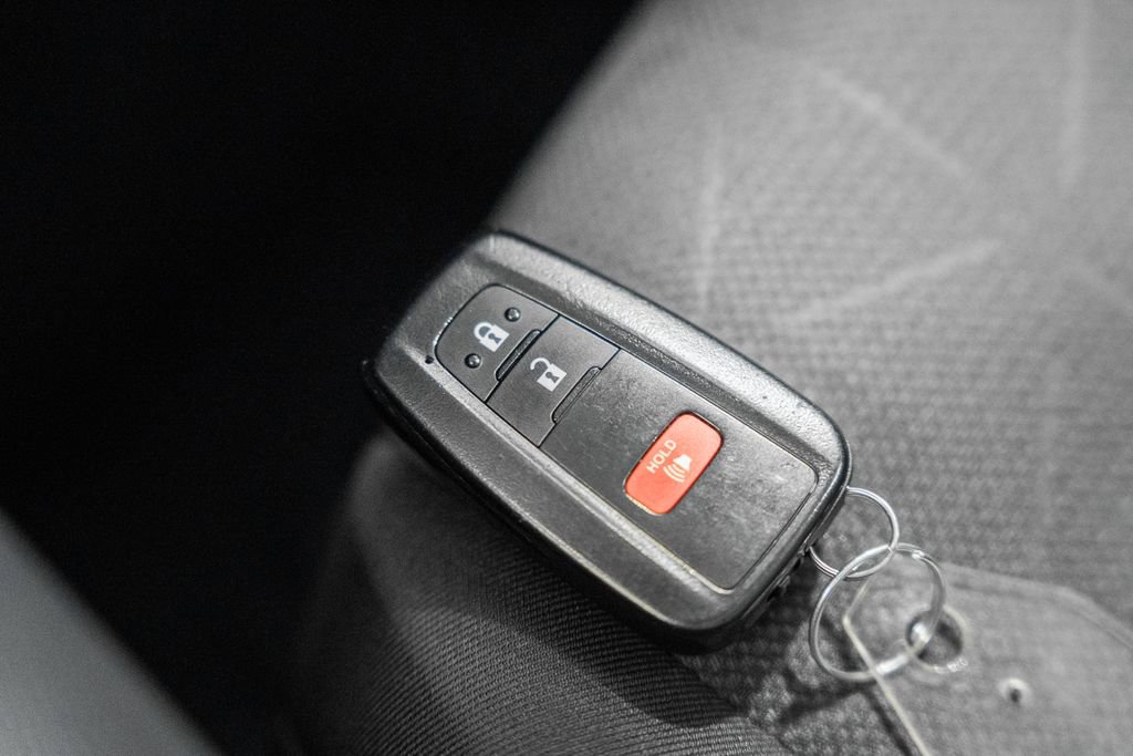 Used 2025 Toyota RAV4 XLE AWD/4WD image 39