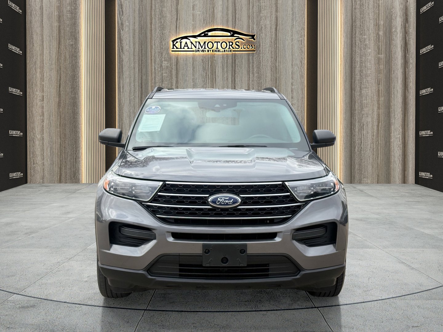 Used 2022 Ford Explorer XLT image 2