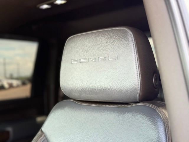 Used 2020 GMC Sierra 3500 Denali w/ Denali Ultimate Package image 17