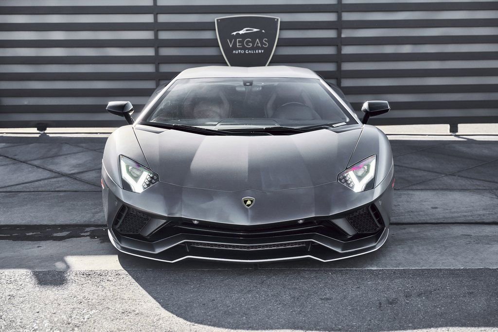 Used 2018 Lamborghini Aventador S image 7
