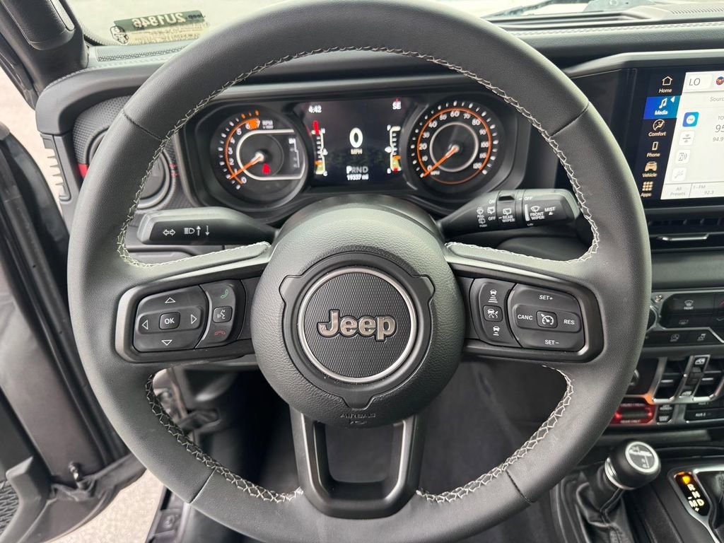 Used 2025 Jeep Wrangler Unlimited Rubicon AWD/4WD image 20