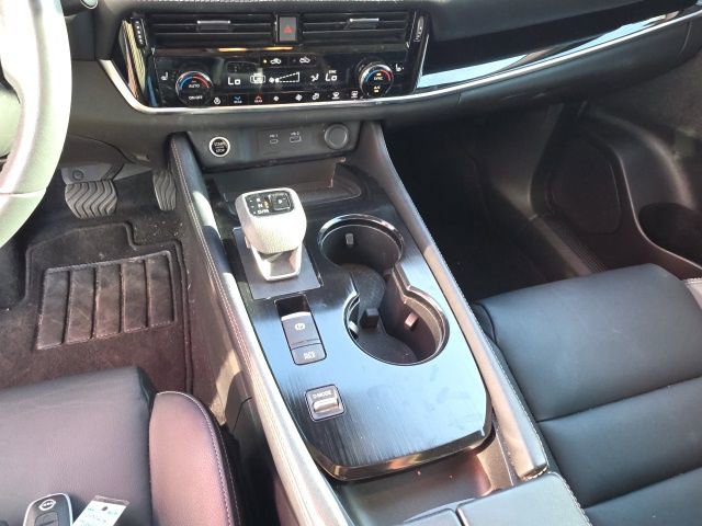 Used 2023 Nissan Rogue SL w/ SL Premium Package image 19