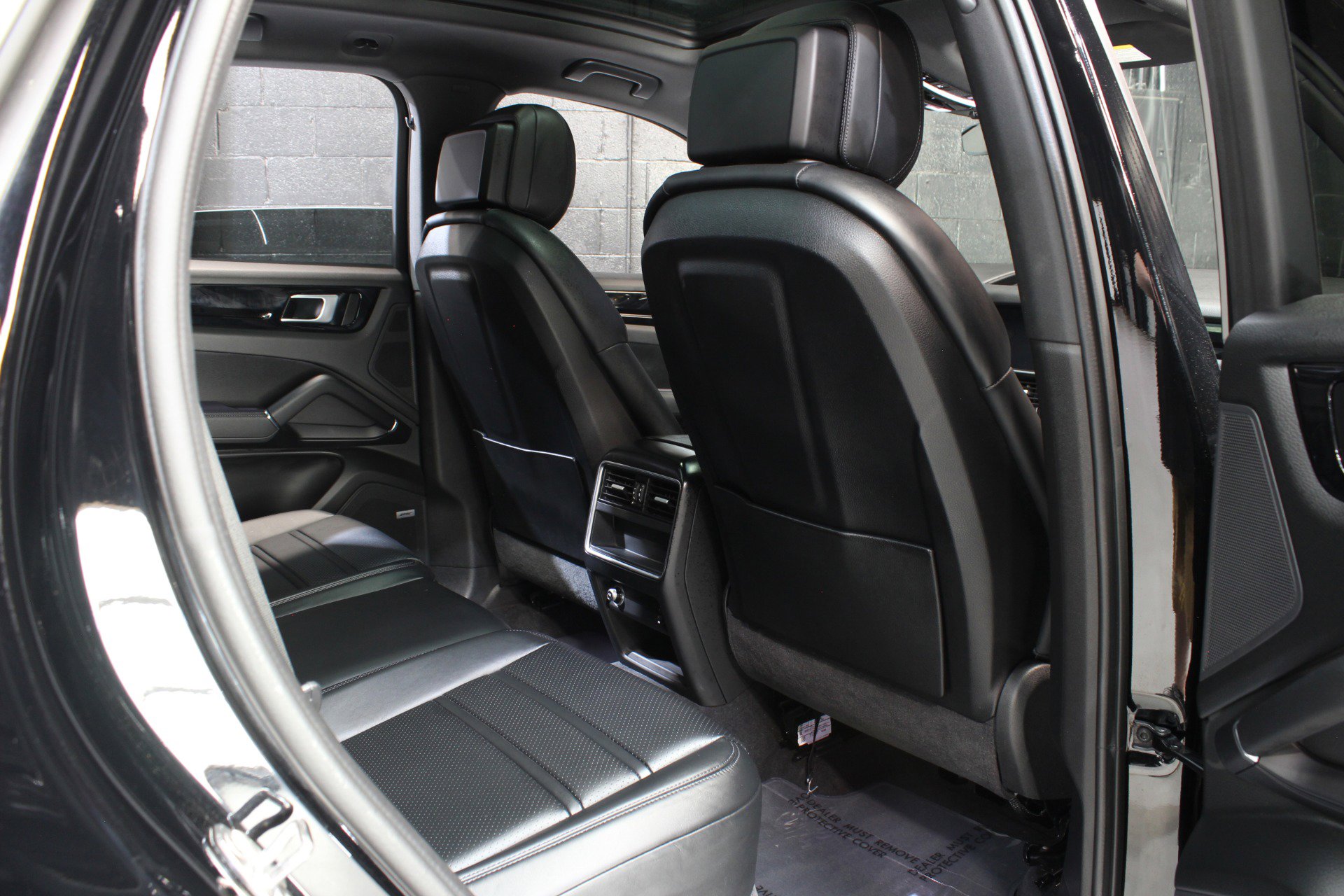 Used 2022 Porsche Cayenne E-Hybrid w/ Premium Package image 36