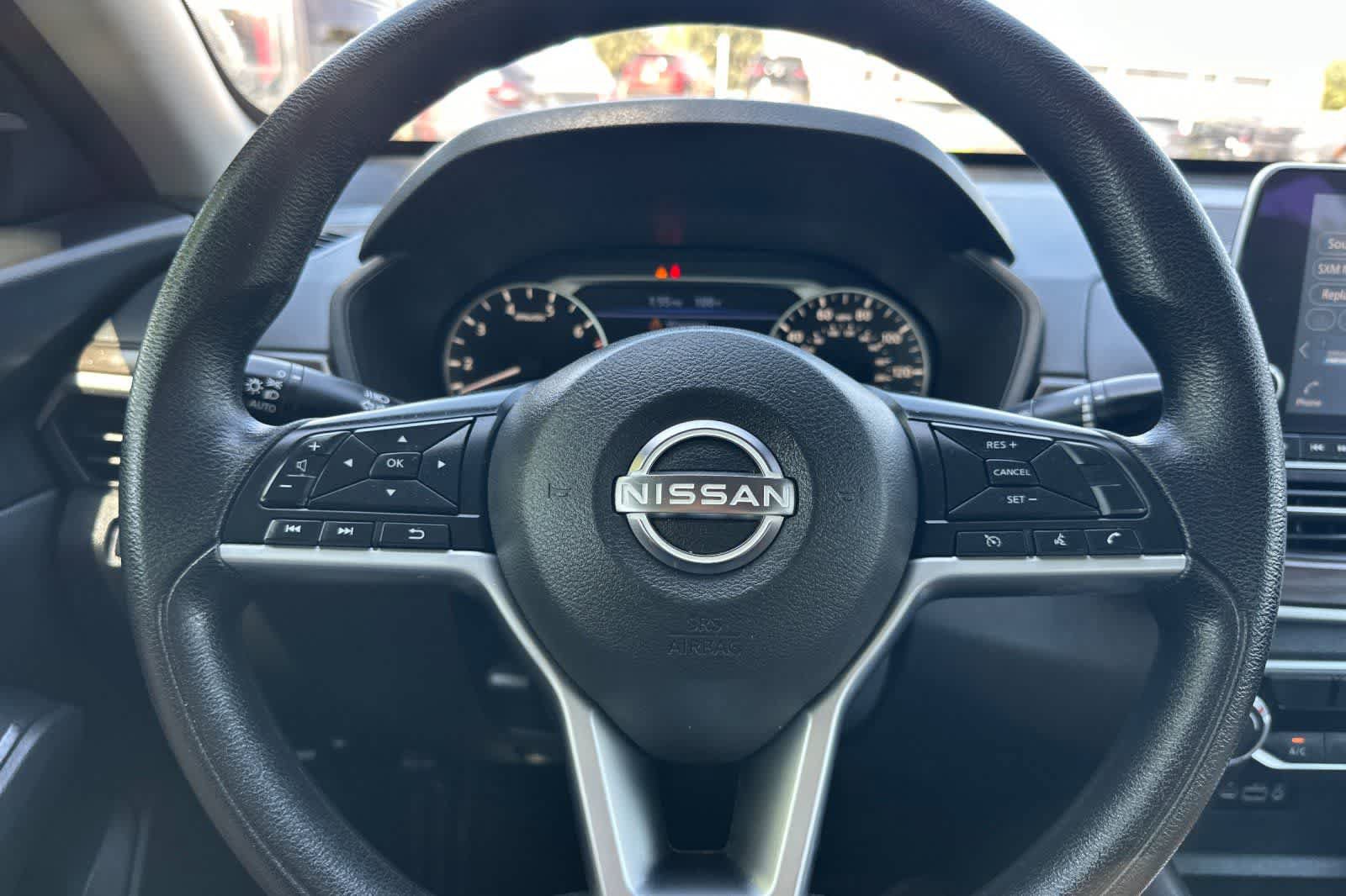 Used 2025 Nissan Altima 2.5 SV FWD image 24