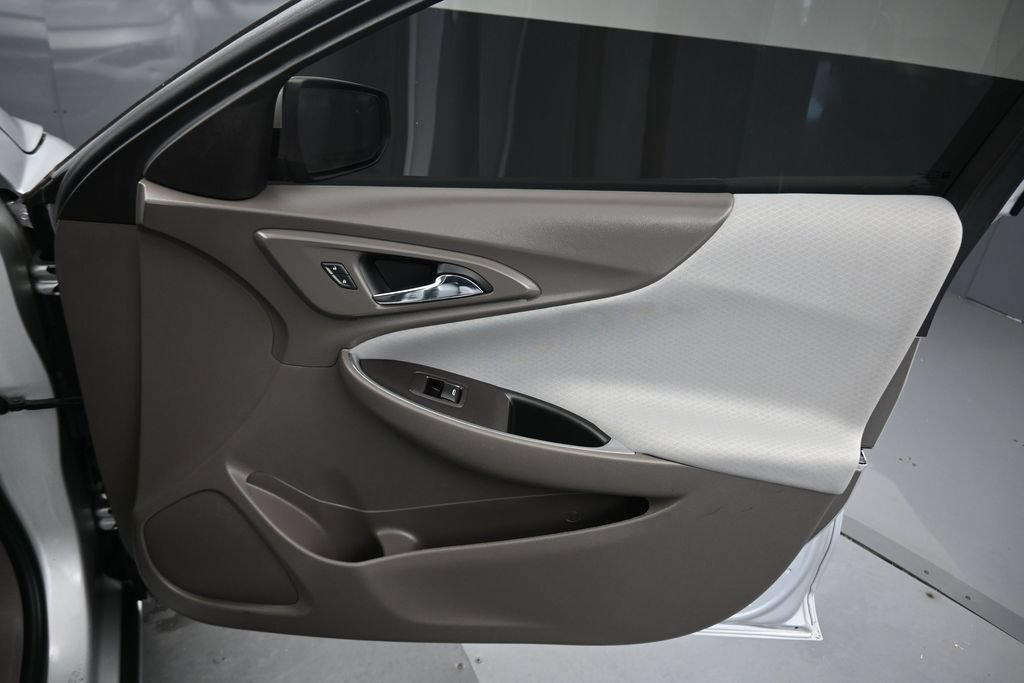 Used 2022 Chevrolet Malibu LT FWD image 37