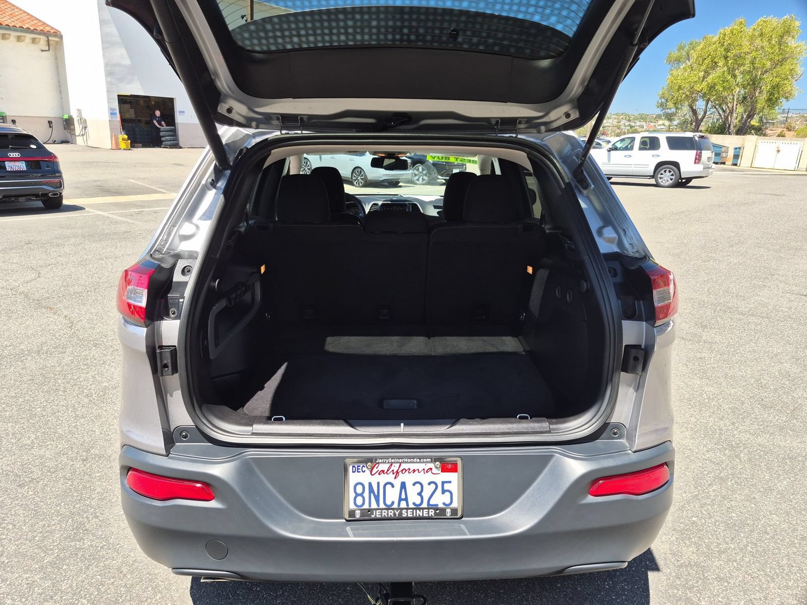 Used 2016 Jeep Cherokee Latitude w/ Comfort/Convenience Group FWD image 32