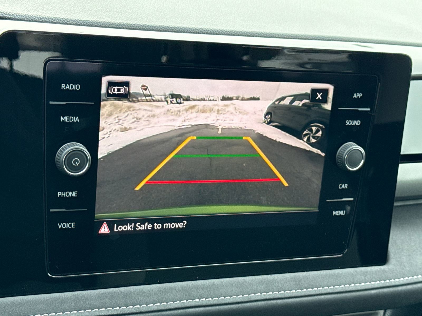 Certified 2025 Volkswagen Taos SE image 20