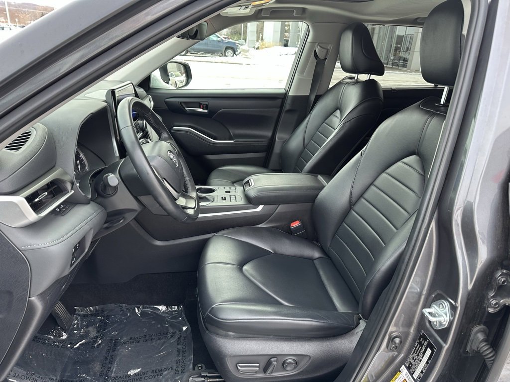 Certified 2024 Toyota Highlander XLE image 13