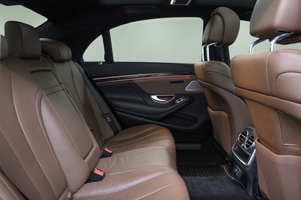 Used 2017 Mercedes-Benz S 550 Sedan image 27