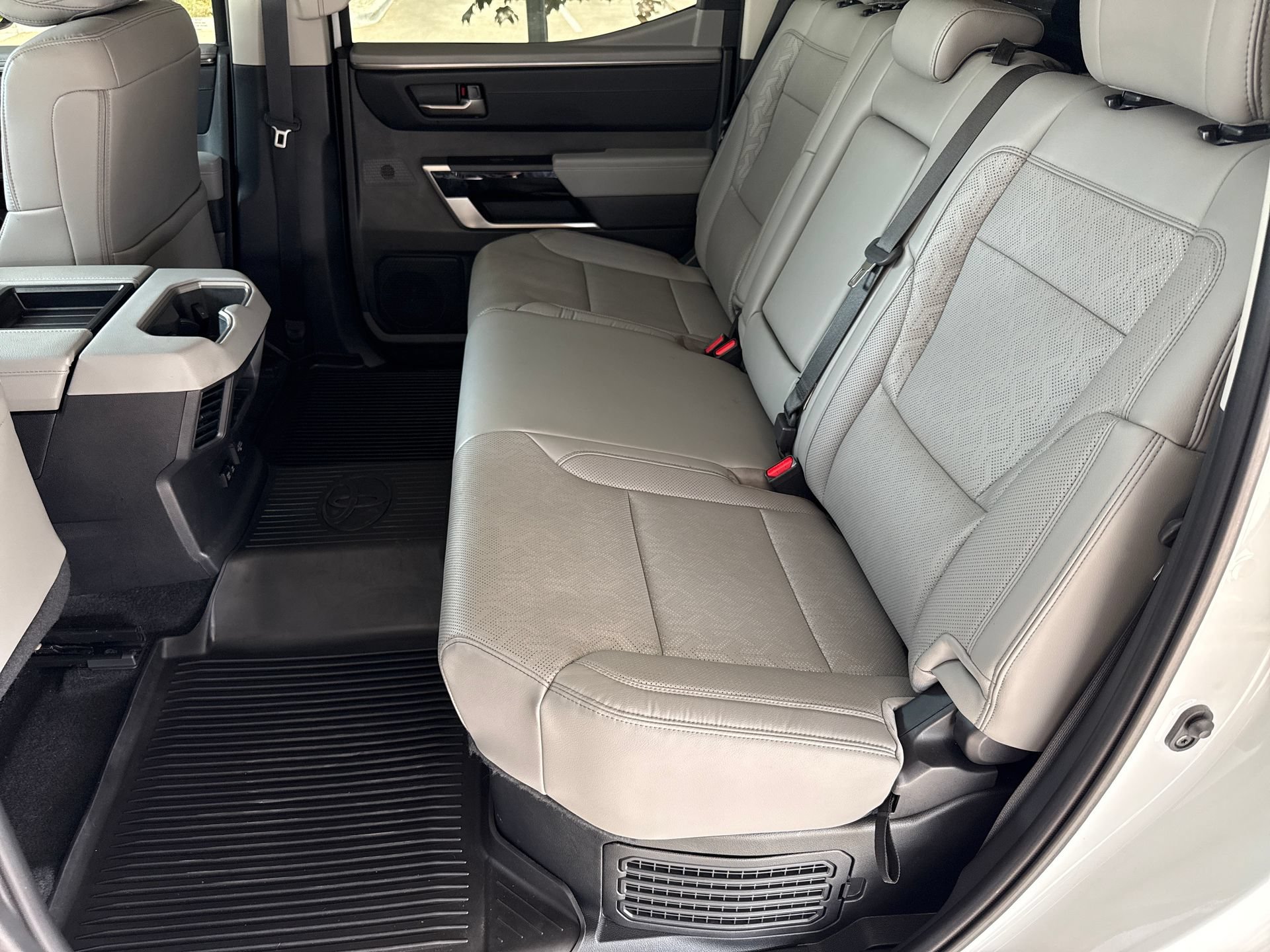 Used 2024 Toyota Tundra Limited AWD/4WD image 19