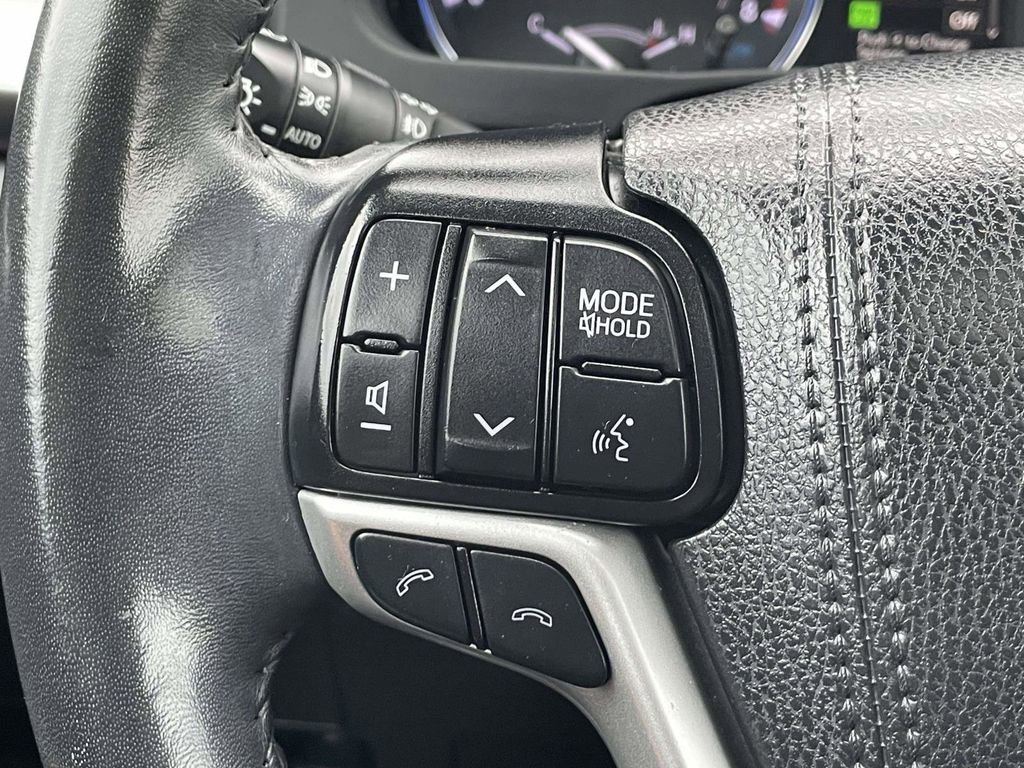 Used 2019 Toyota Highlander Limited FWD image 32