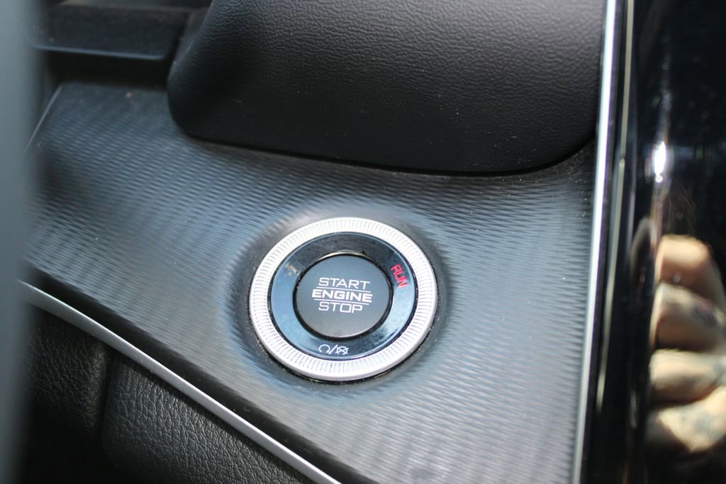 Used 2023 Jeep Grand Cherokee L Laredo image 44