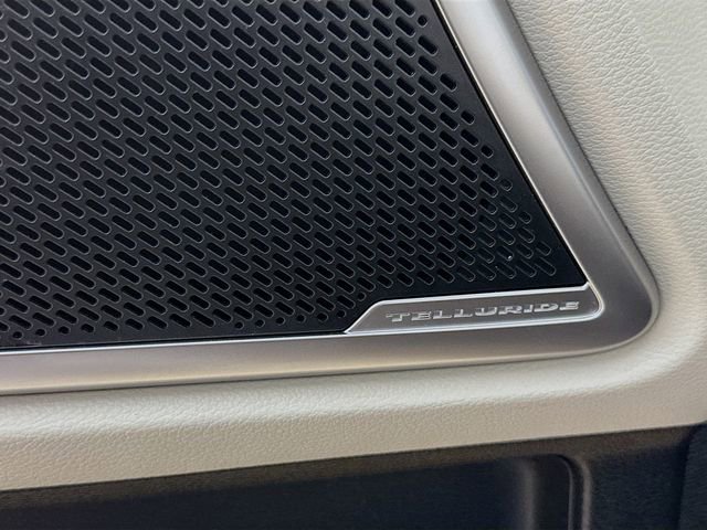 Used 2024 Kia Telluride S w/ S Sunroof Package image 9