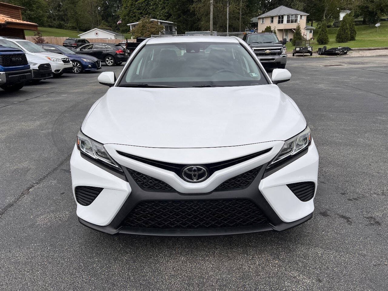 Used 2019 Toyota Camry SE FWD image 2