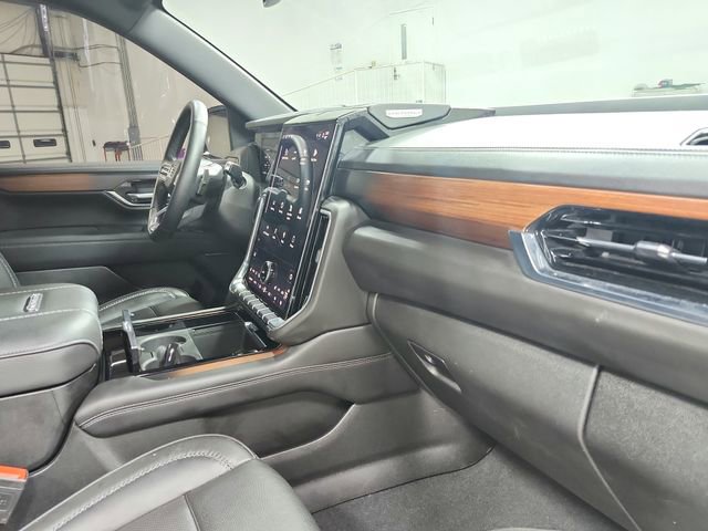 Used 2025 GMC Yukon XL Denali image 37