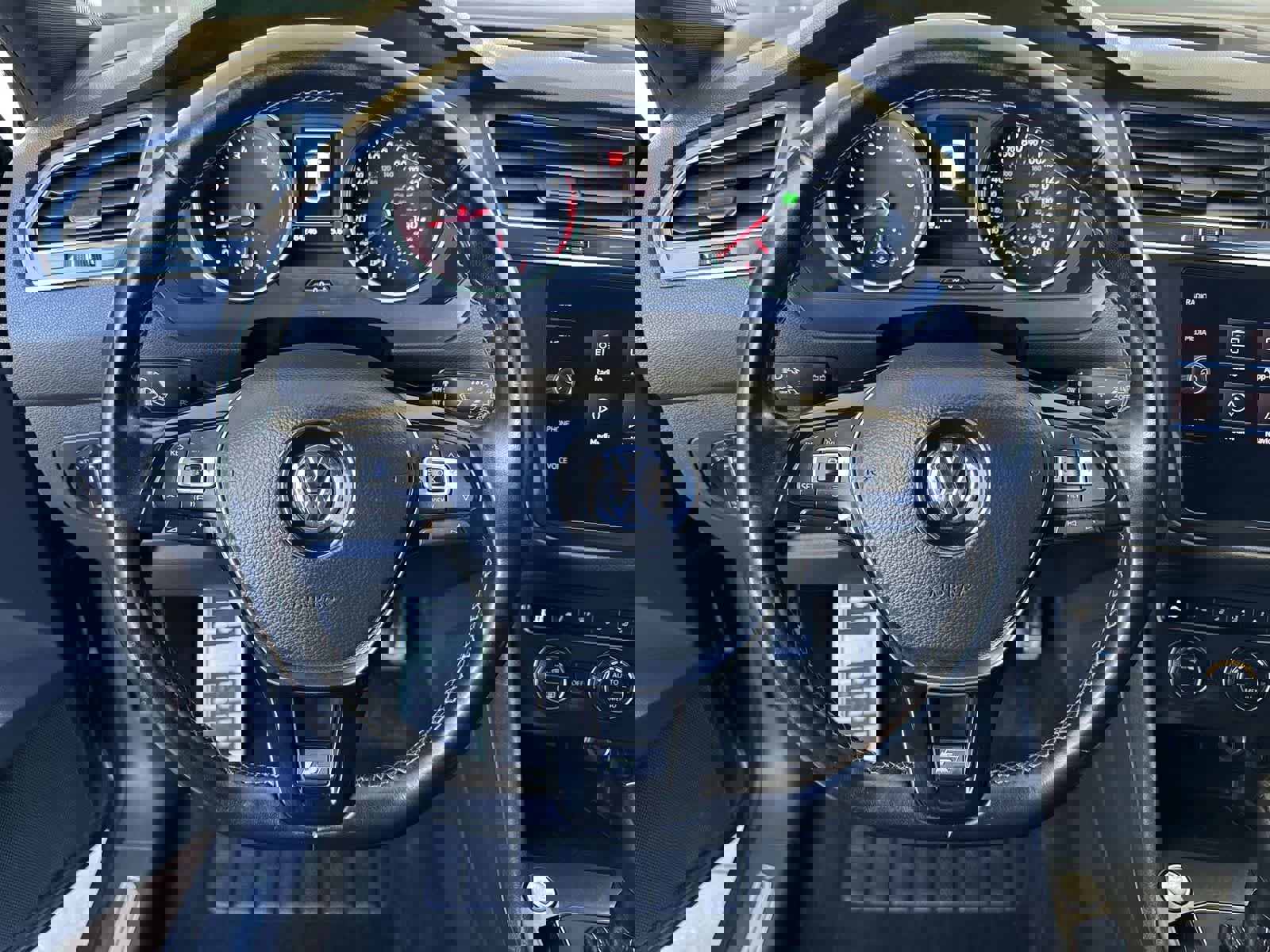 Used 2021 Volkswagen Tiguan SE R-Line w/ 2-Row Tiguan MDO Package image 24