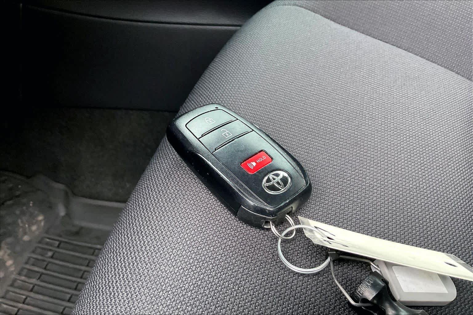 Used 2024 Toyota Corolla Cross LE AWD/4WD image 14