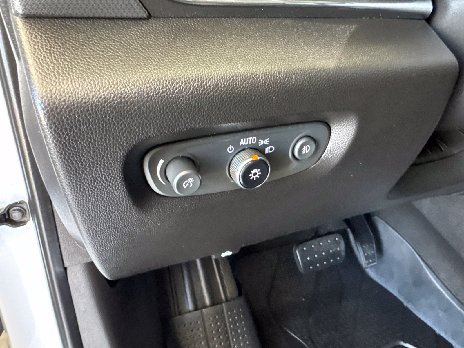 Used 2019 Chevrolet Traverse Premier w/ Redline Edition AWD/4WD image 26