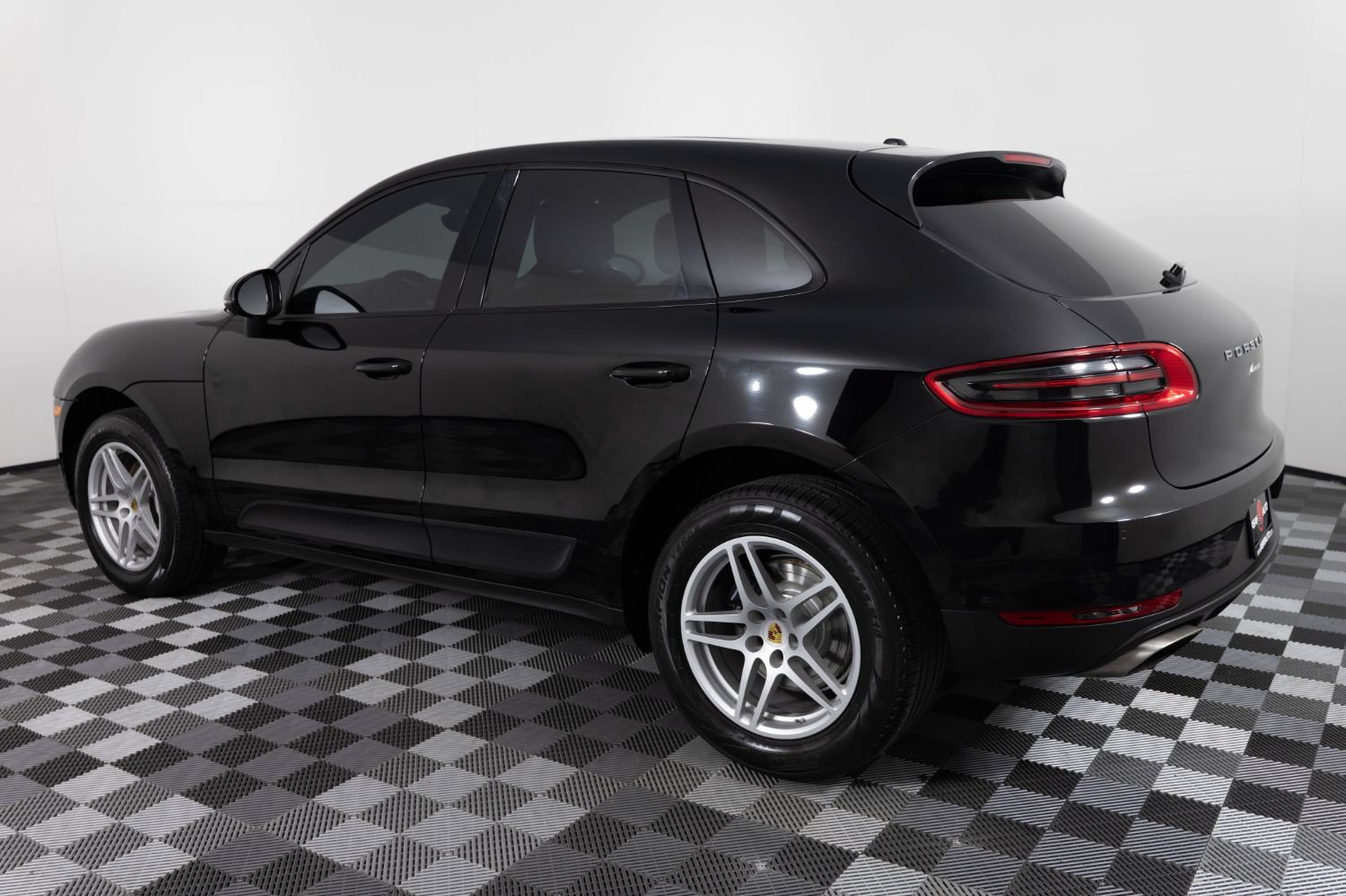 Used 2017 Porsche Macan AWD/4WD image 4