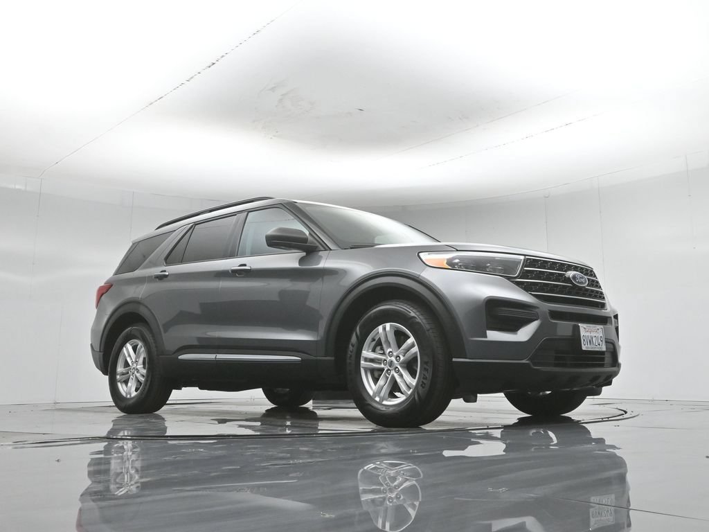 Used 2021 Ford Explorer XLT RWD image 3