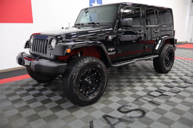 Used 2017 Jeep Wrangler Unlimited Sahara w/ Connectivity Group AWD/4WD image 2