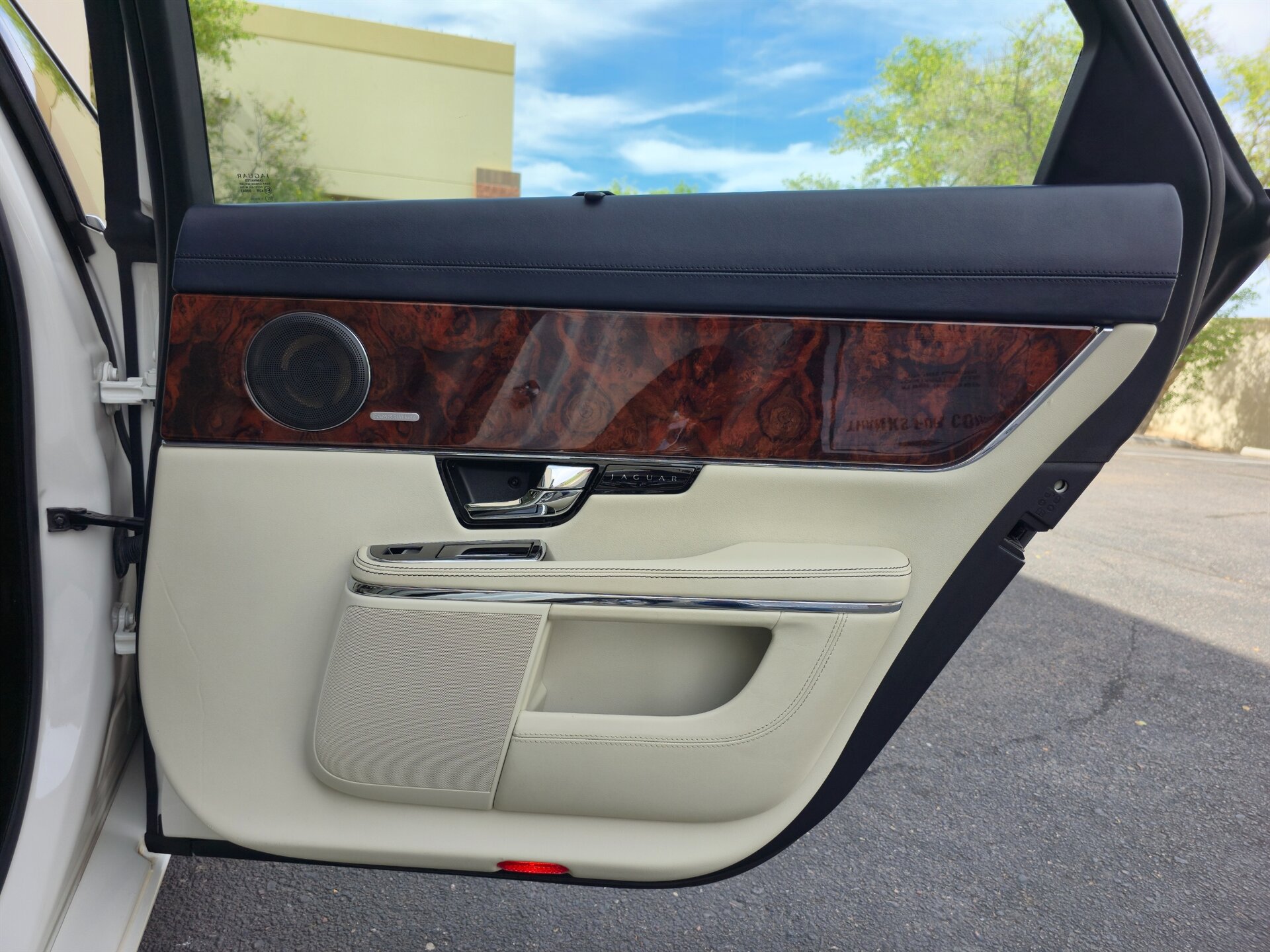 Used 2011 Jaguar XJ L RWD image 29