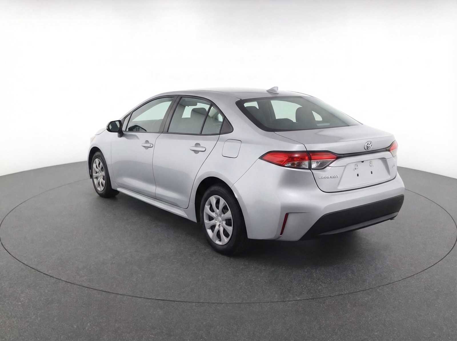 Used 2025 Toyota Corolla LE image 4