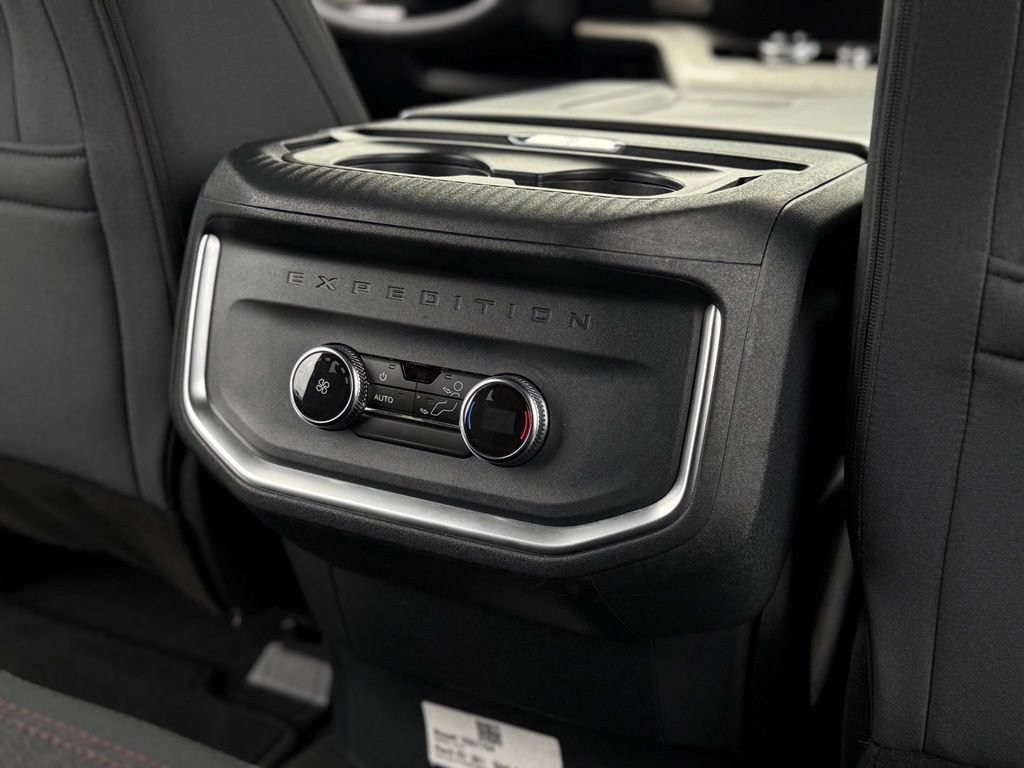 Used 2025 Ford Expedition Active AWD/4WD image 19