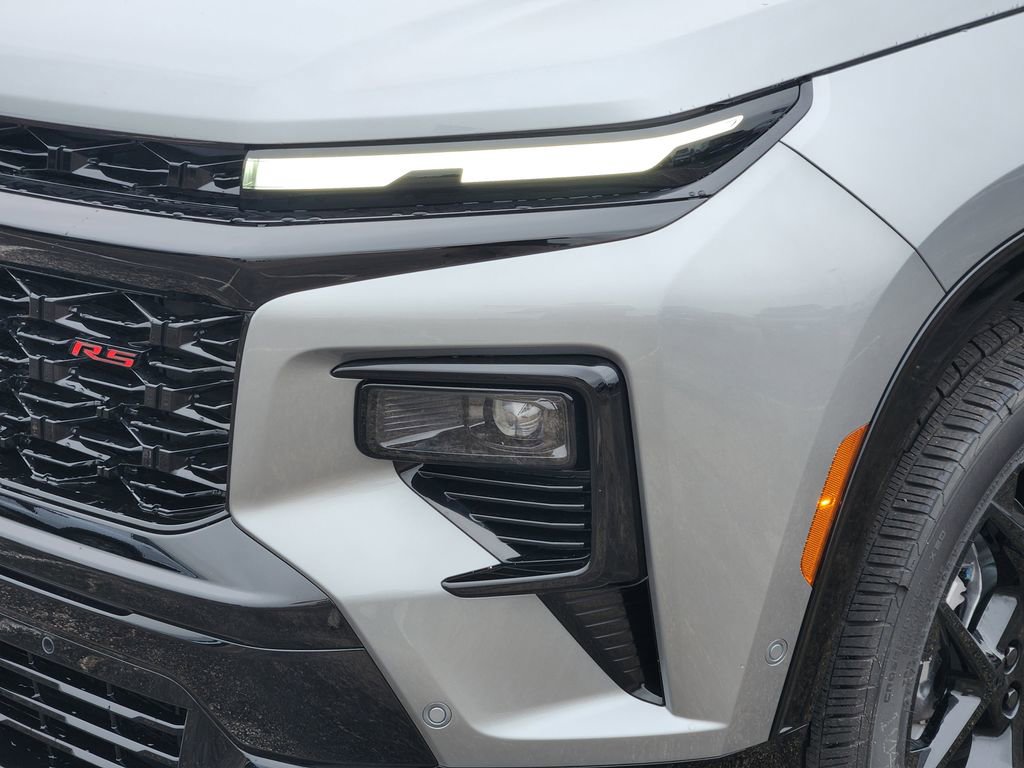 New 2026 Chevrolet Traverse RS w/ LPO, Floor Liner Package FWD image 5