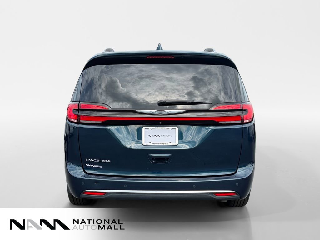 Used 2021 Chrysler Pacifica Touring-L w/ Uconnect Theater Family Group FWD image 4