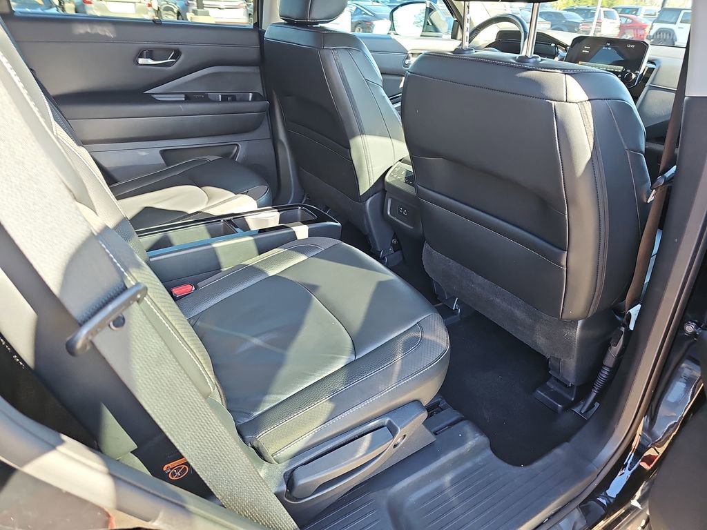 Used 2023 Nissan Pathfinder SL w/ SL Premium Package image 13