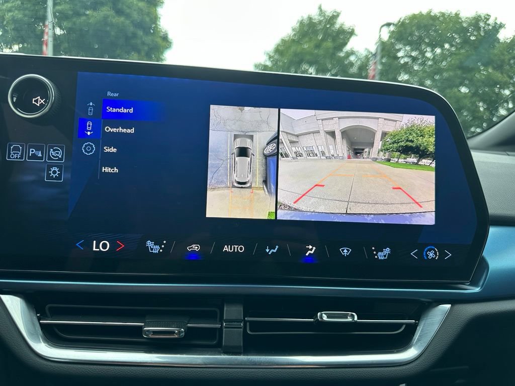 Used 2025 Chevrolet Equinox EV LT w/ Convenience Package FWD image 17