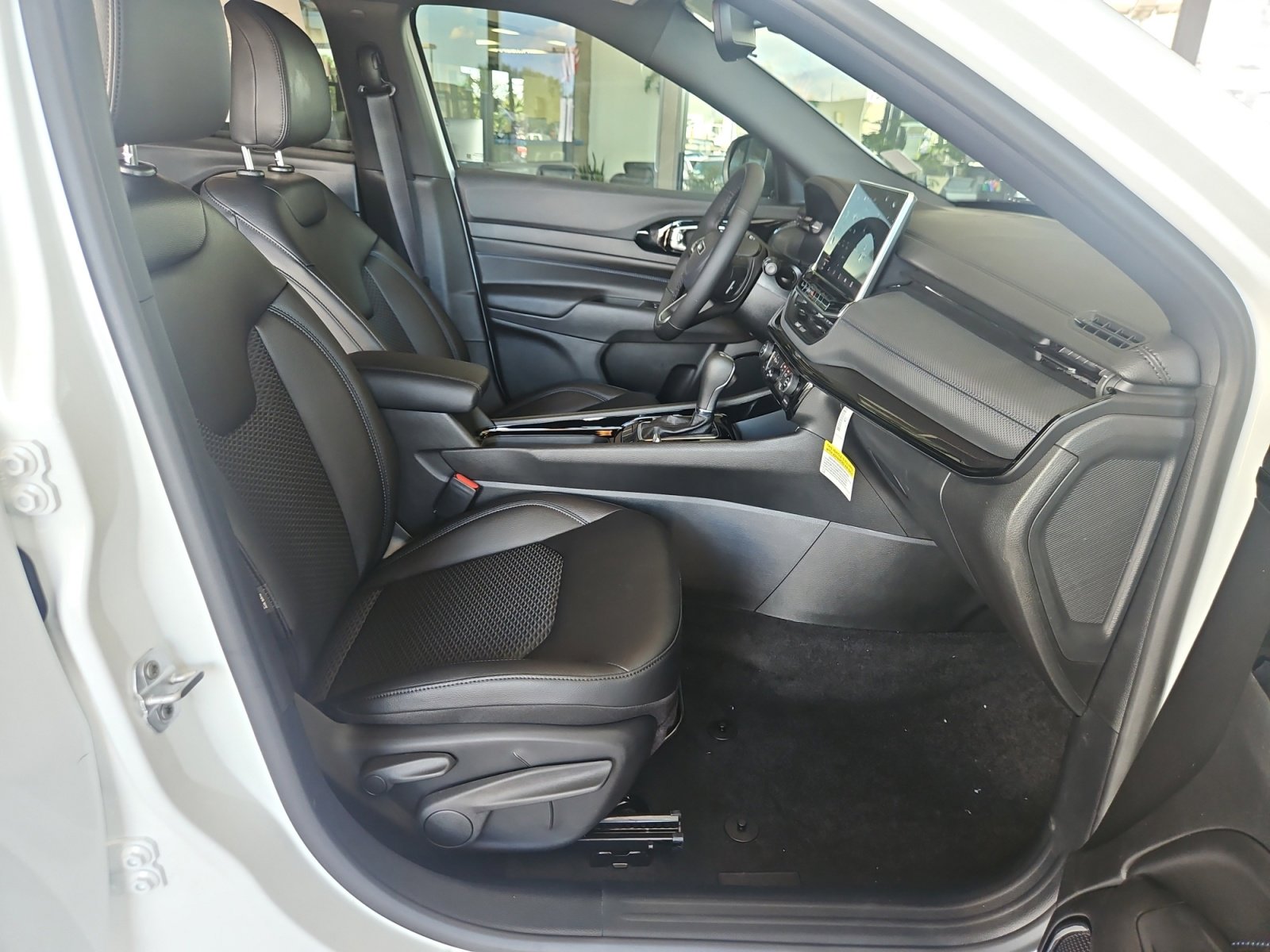 New 2026 Jeep Compass Latitude image 19