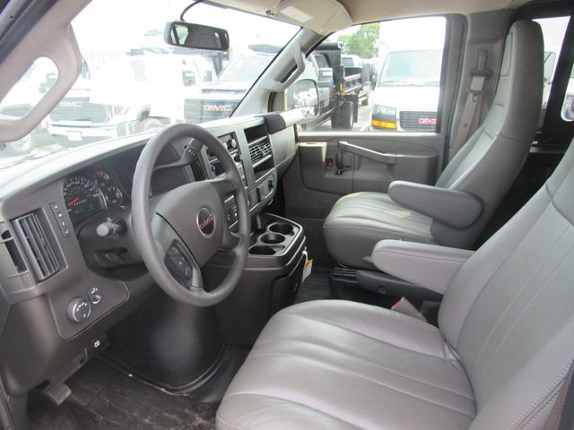 Used 2025 GMC Savana 3500 Extended w/ Driver Convenience Package RWD image 8