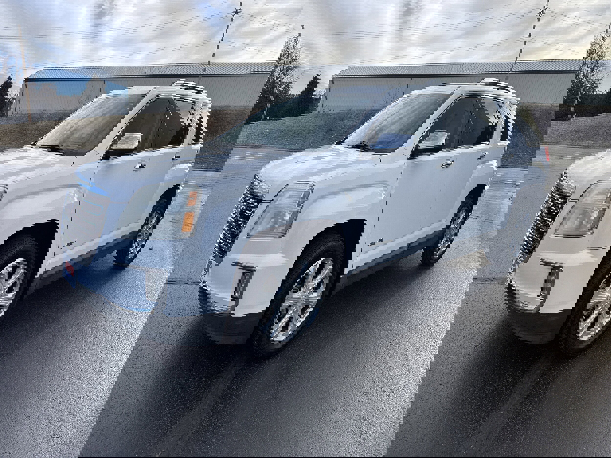 Used 2017 GMC Terrain SLT image 2