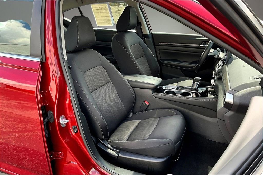 Certified 2024 Nissan Altima 2.5 SV w/ SV Premium Package AWD/4WD image 29