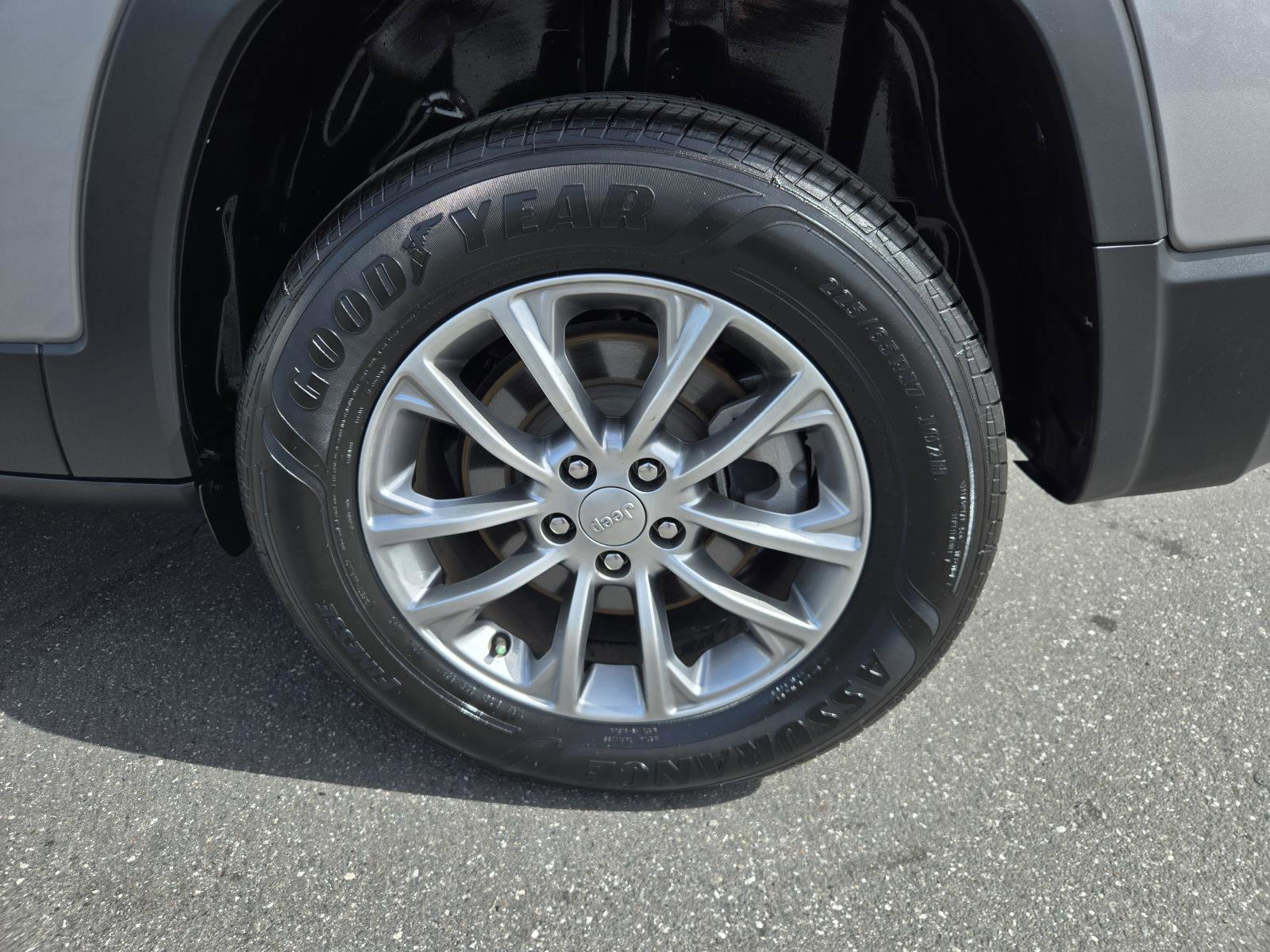 Certified 2022 Jeep Cherokee Latitude Lux w/ Sun & Sound Group AWD/4WD image 36